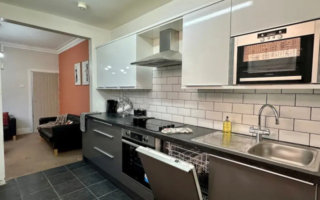 Luxury 4-bed 3 Bathroom House in Leicester City