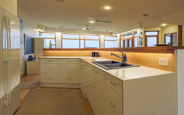 Unwind Seascape at Tennyson Beach