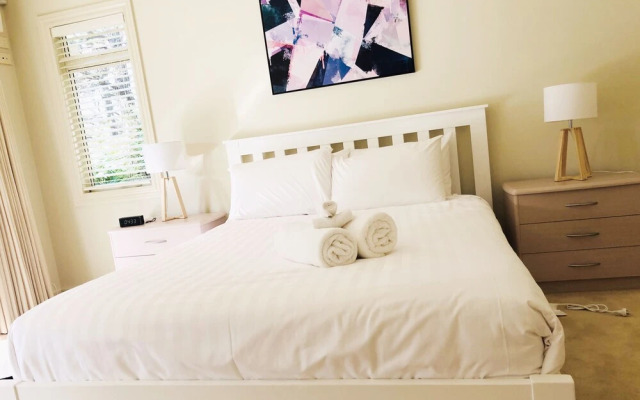 Boutique House with Endless Views