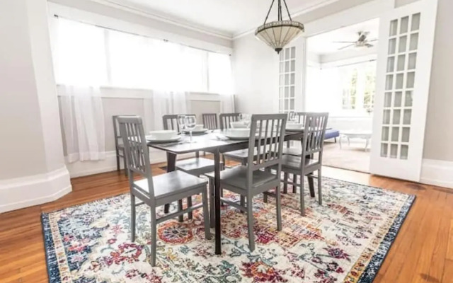 29th Street Trendy Lakeview Craftsman 8