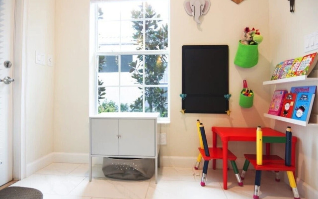 Luxury Townhome w/ Pool Sl4814