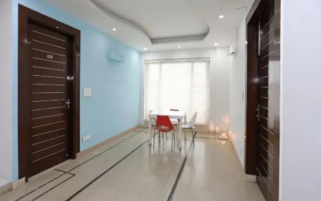 The Signature Hotel By OYO Rooms