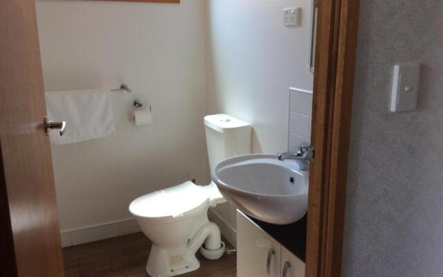 Golden Country Motel & Caravan Park