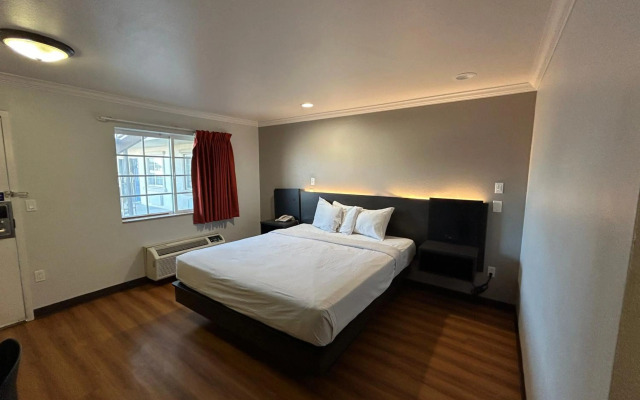 Studio 6 Mojave, CA - Airport