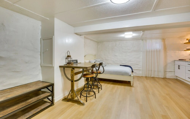 Convenient Downtown Studio in Kansas City!