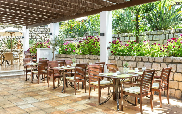 Pine Cliffs Resort Gardens