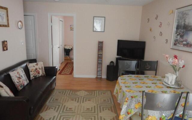 Clean Quiet Comfortable suite; Coquitlam Center