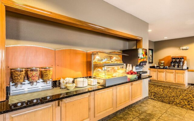Quality Inn & Suites Hendersonville - Flat Rock