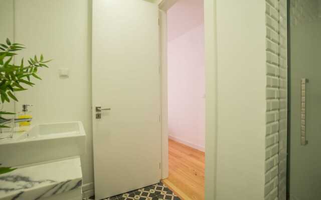 Gulbenkian 2 bedroom with Private Garden