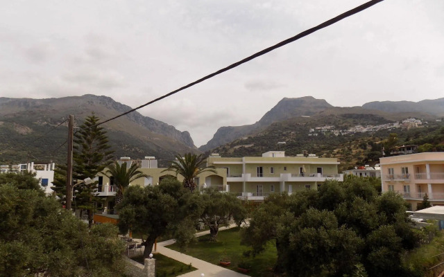Manolis Apartments