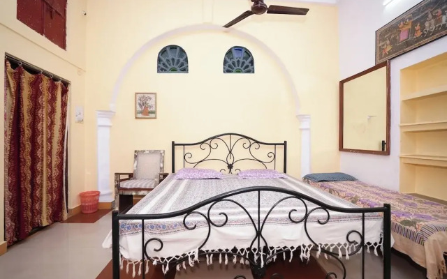 Nukkad Guest House Near City Palace Udaipur