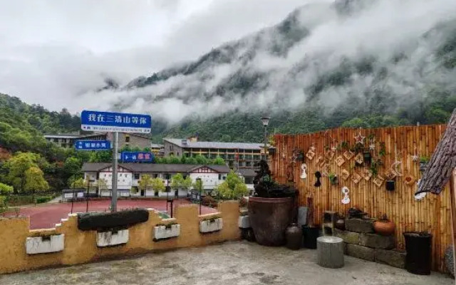 Sanqingshan Yinhu Xiaozhu Homestay