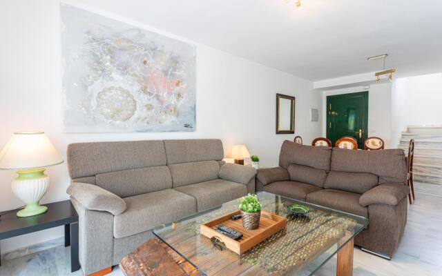 Lunamar 82 Apartment by GHR Rentals