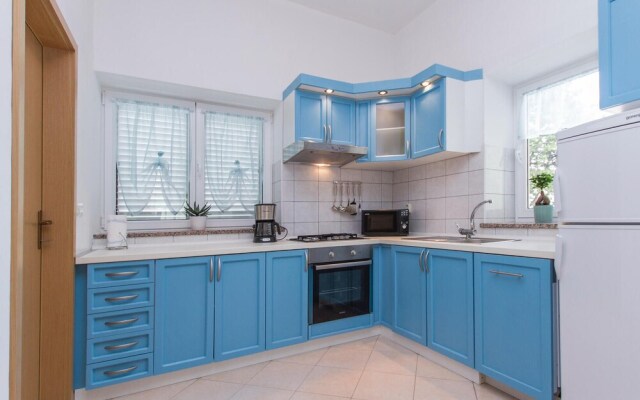 Awesome Home in Drenje With Wifi and 4 Bedrooms