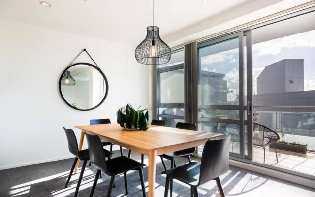 Stunning Three Bedroom Home Near Sky Tower