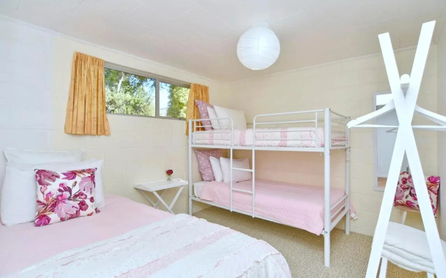 Akaroa Harbour View - Christchurch Holiday Homes
