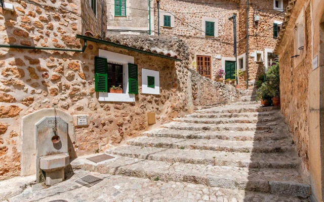 Town House Cas Decu