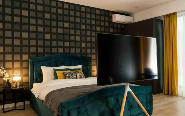 Glamour Dristor brand new Studio