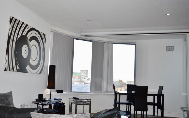 2 Bedroom Apartment With 2 Balconies in Manchester