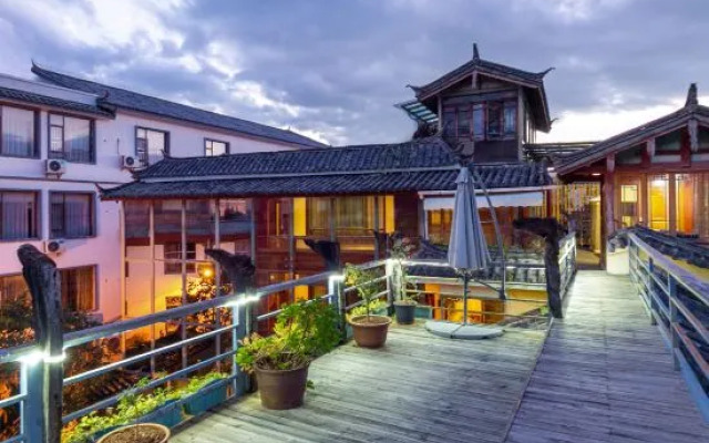 Yixing Thatched Cottage Inn (Lijiang Old Town Dashuiche Branch)