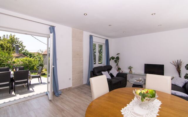 Apartmani Dolores