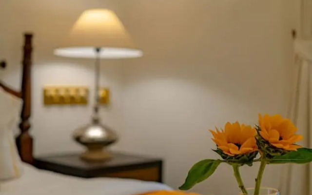Loto Bianco by Hireavilla -4br w Pvt Pool Siolim
