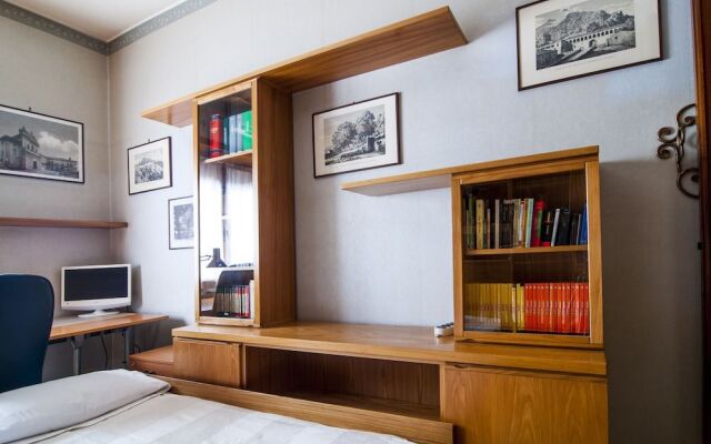 Aurelio&Vaticano Elegant Flat