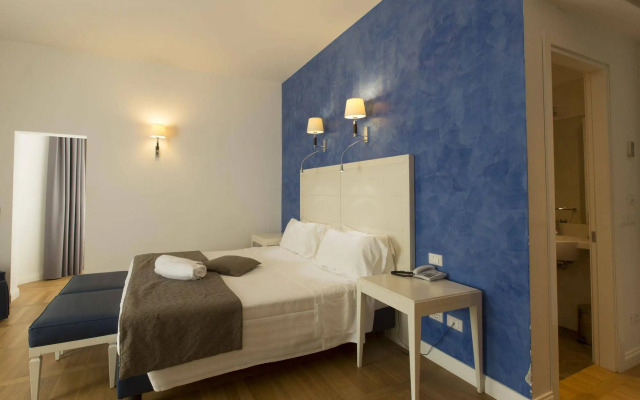 Floris Hotel