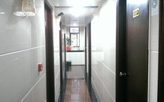 Hong Kong New York Guest House (TST Metro H Exit)