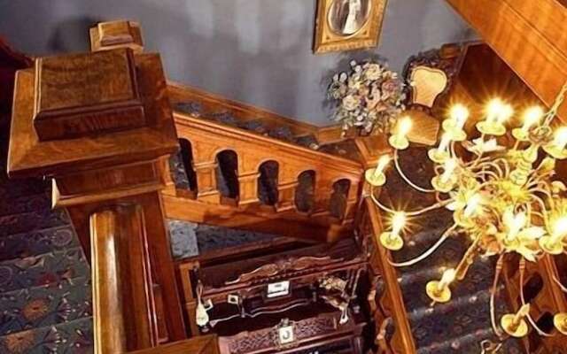 The Brumder Mansion