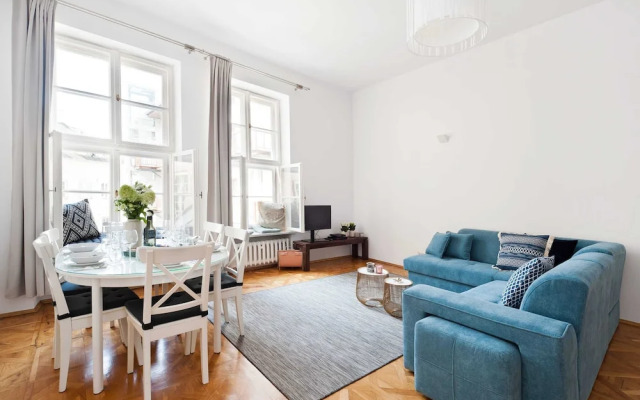 Square Apartment by Loft Affair