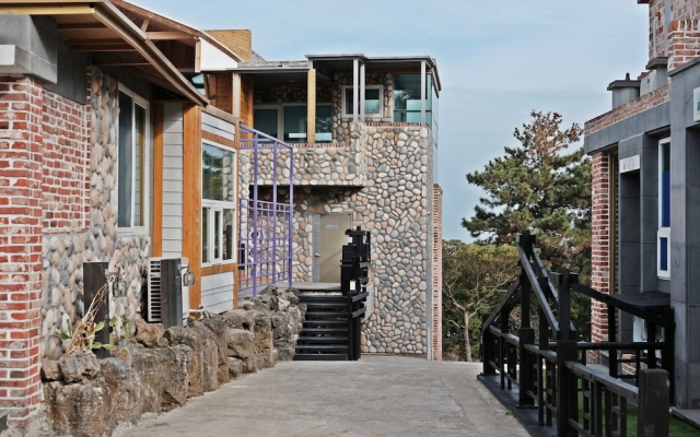 Jeju Joy Hill House