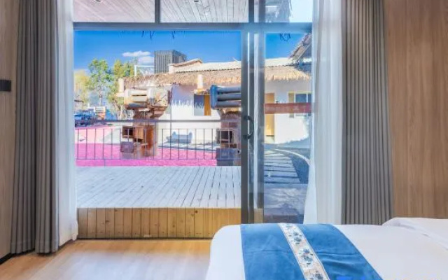 In the cloud Hotel – Balcony – Dali
