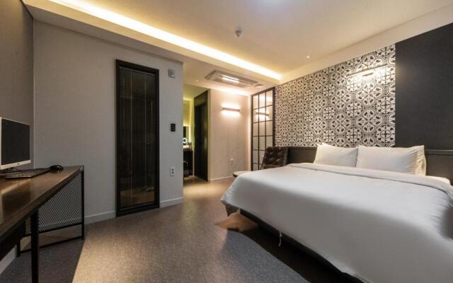 West In Hotel