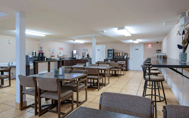 Travelodge by Wyndham Kamloops Mountview