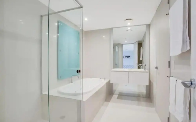 Sky Point Tower - Private Apartments