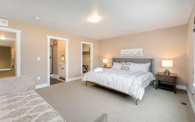 Amazing Urban Townhome Near Breweries & River!