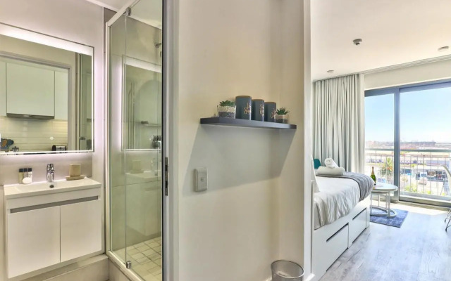 Stunning work pad on 1onAlbert- 601