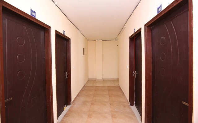 OYO 39957 Hotel HC King