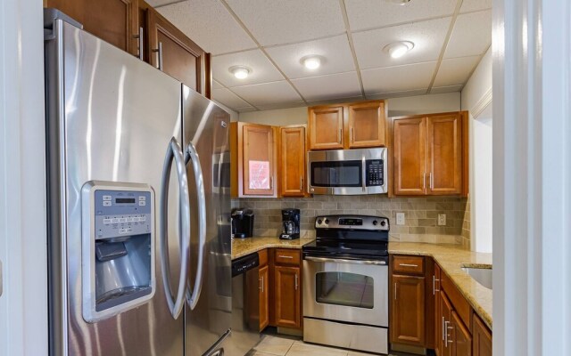 Yellow Pine Duplex Close to Pool & Tennis