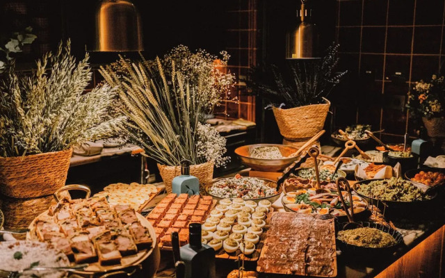 Brach Madrid - Evok Collection