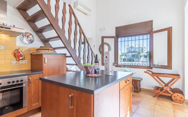 Charming Holiday Home in Empuriabrava With Pool