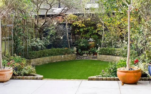Spacious 4 Bed House, Battersea
