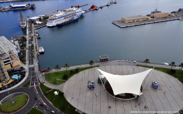 Sagasta Beach Apartment III by Canary365