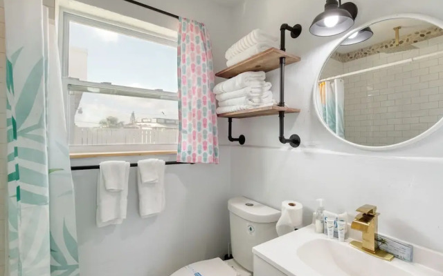 Pineapple Shores Retro Inn