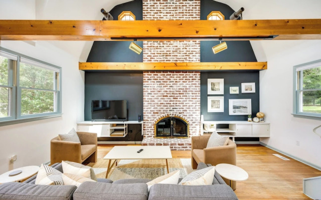 Waterfront Heathsville Cottage w/ Dock & Hot Tub!