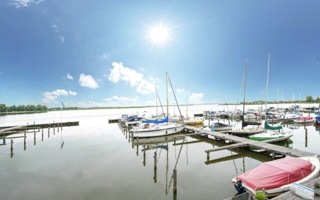 Tidy apartment with dishwasher, close to Amsterdam