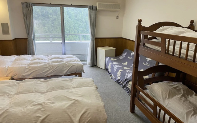 Riverside Hostel B&B – Hostel