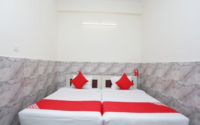 OYO 11762 Trimurti Guest House