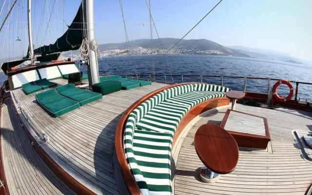 Blue Days Yatch